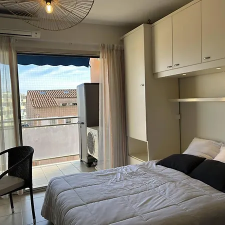 Daire Au Lavandou, Climatise, Avec Terrasse Vue Et Wi-fi *