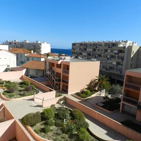 Daire Au Lavandou, Climatise, Avec Terrasse Vue Et Wi-fi